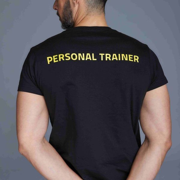 Personal trainer con estrategias de marketing digital fitness para potenciar su marca deportiva